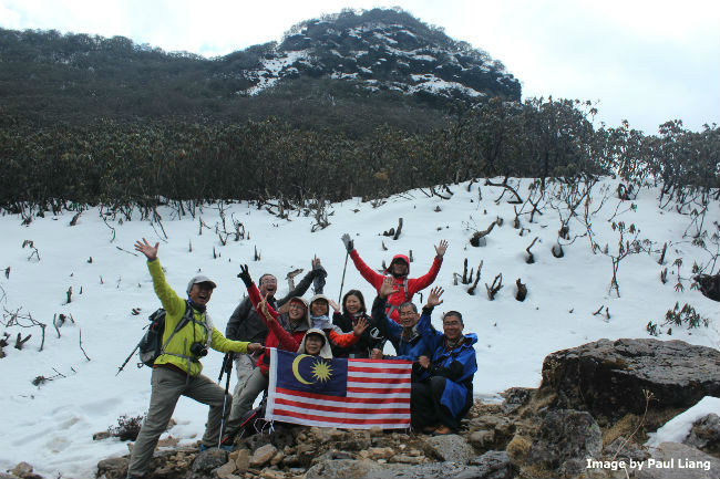 Bhutan group picture in the snow