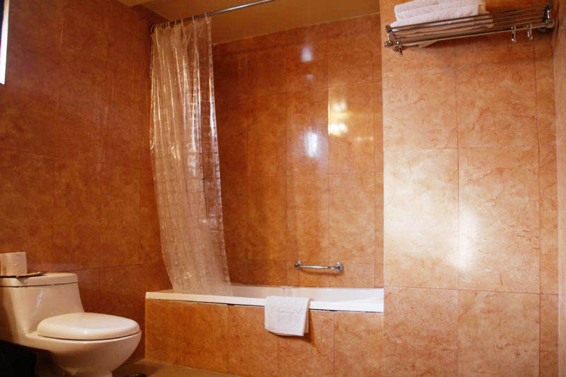 Olathang Hotel Bathroom 2
