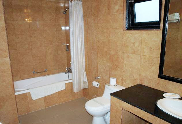 Olathang Hotel Bathroom